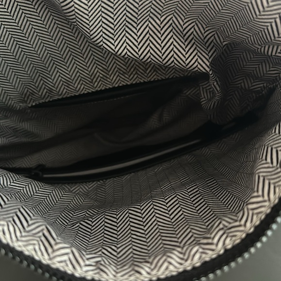 Black Fold over Zippered Clutch with chain strap and magnetic closure - Picture 6 of 8